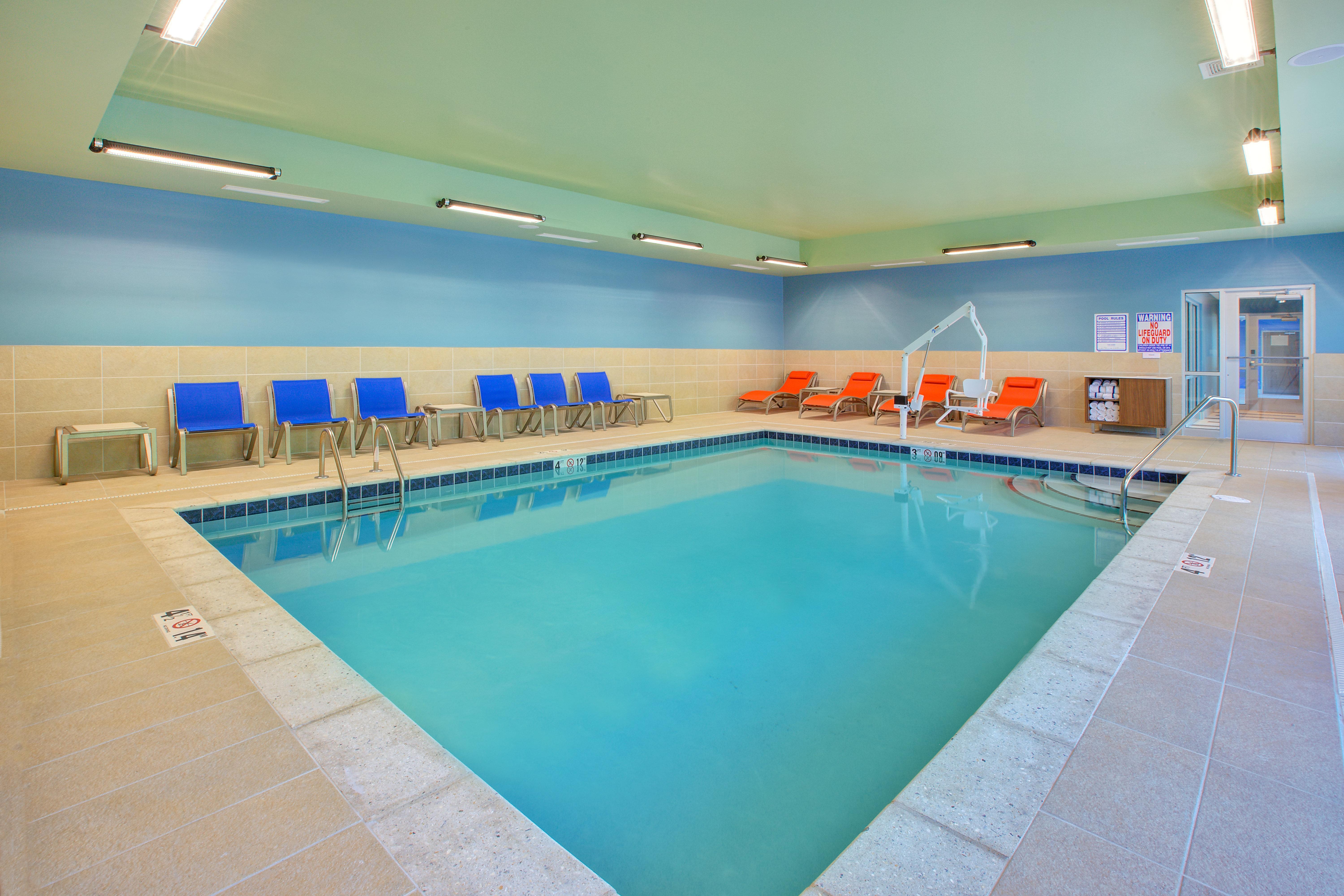 Express & By Ihg 2* New Castle